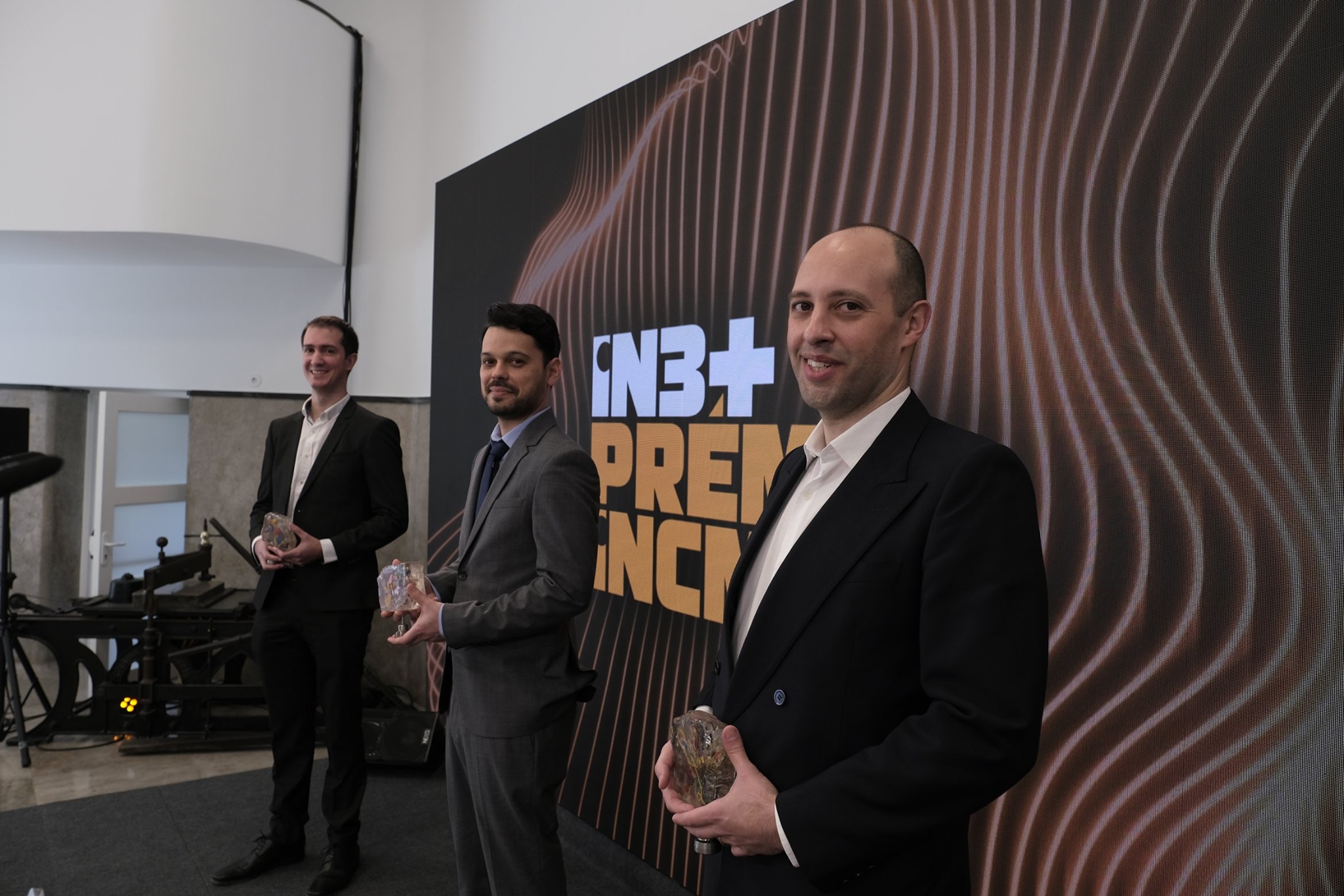 João Marco Silva ao centro, entre os premiados no IN3+ (foto: INCM)