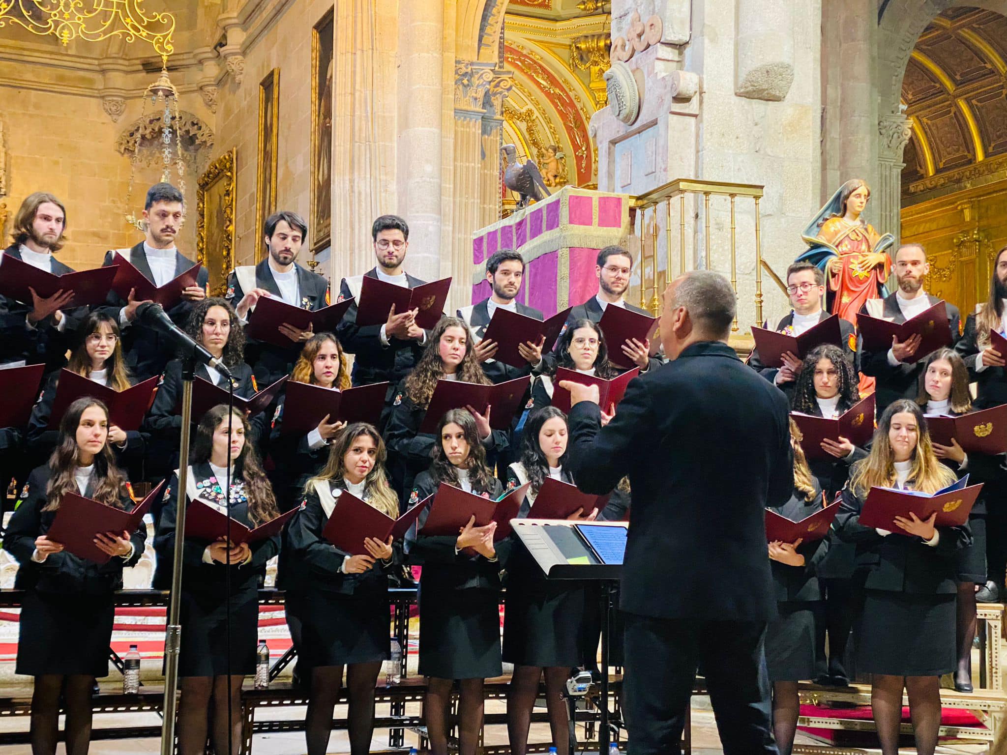 O Coro Académico da UMinho atuou a 17 de dezembro na Sé de Braga