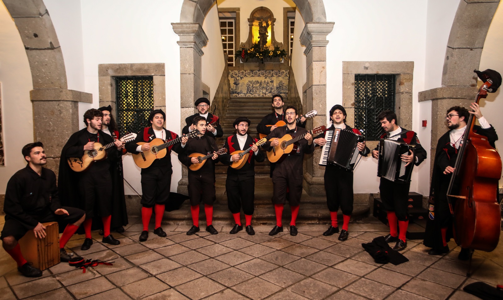 A Tuna Universitária do Minho atuou a 19 de dezembro no átrio da Reitoria da UMinho