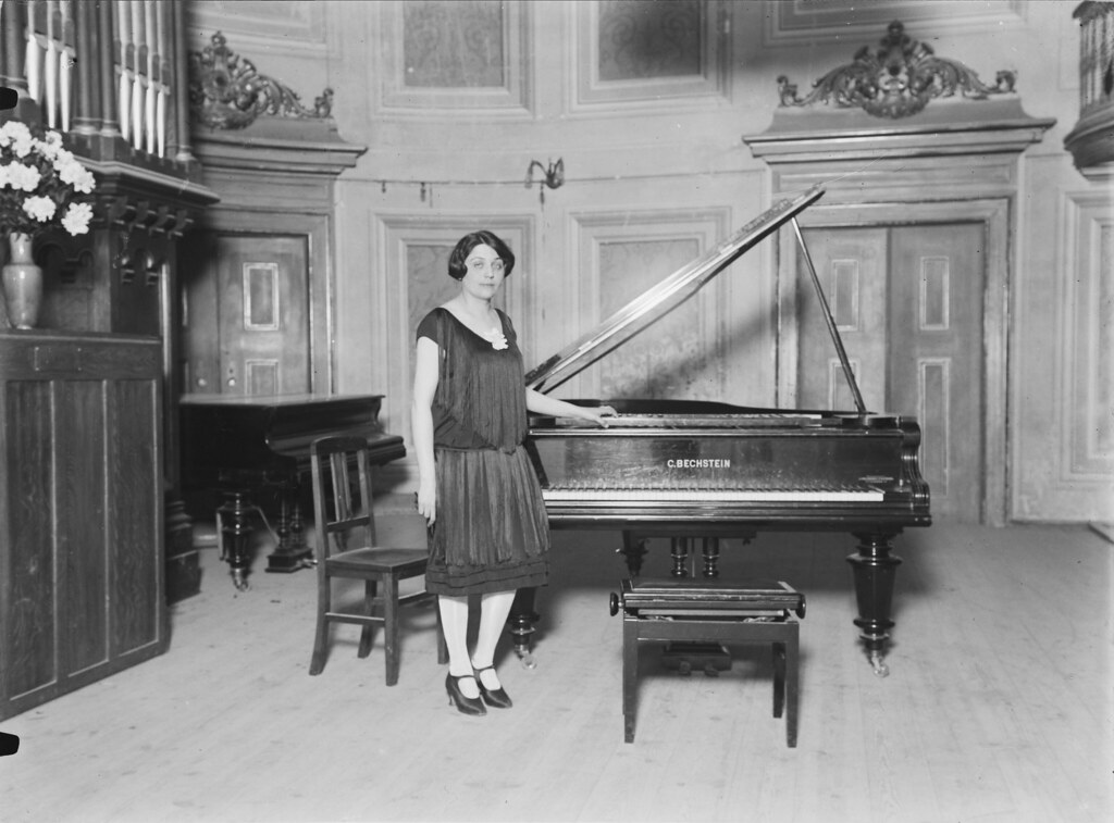 Francine Benoît (1894-1990)
