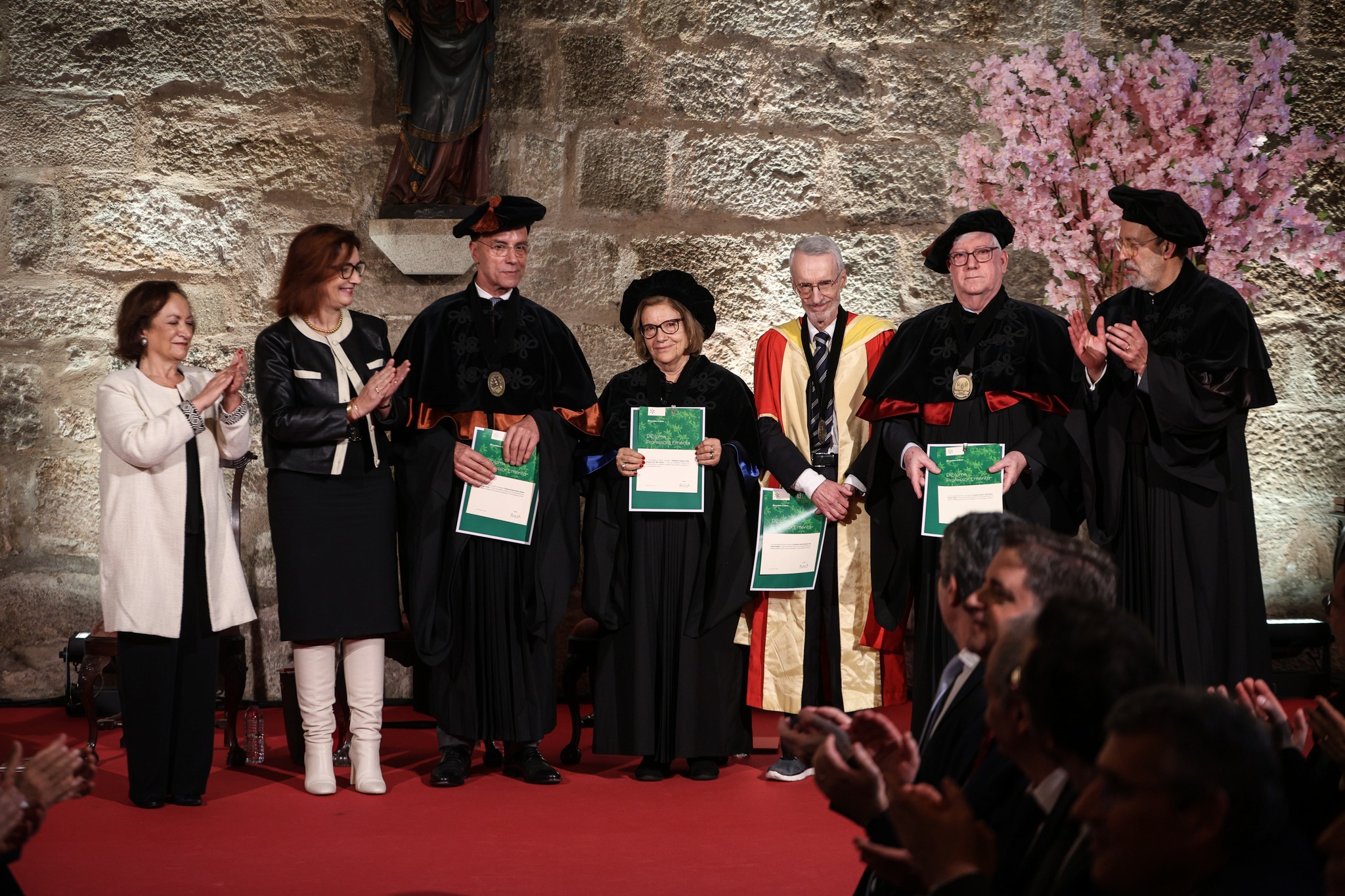 Cerimónia solene - professores eméritos Paulo Pereira, Manuela Martins, Manuel Rocha Armada e José Vieira (foto: Nuno Gonçalves)