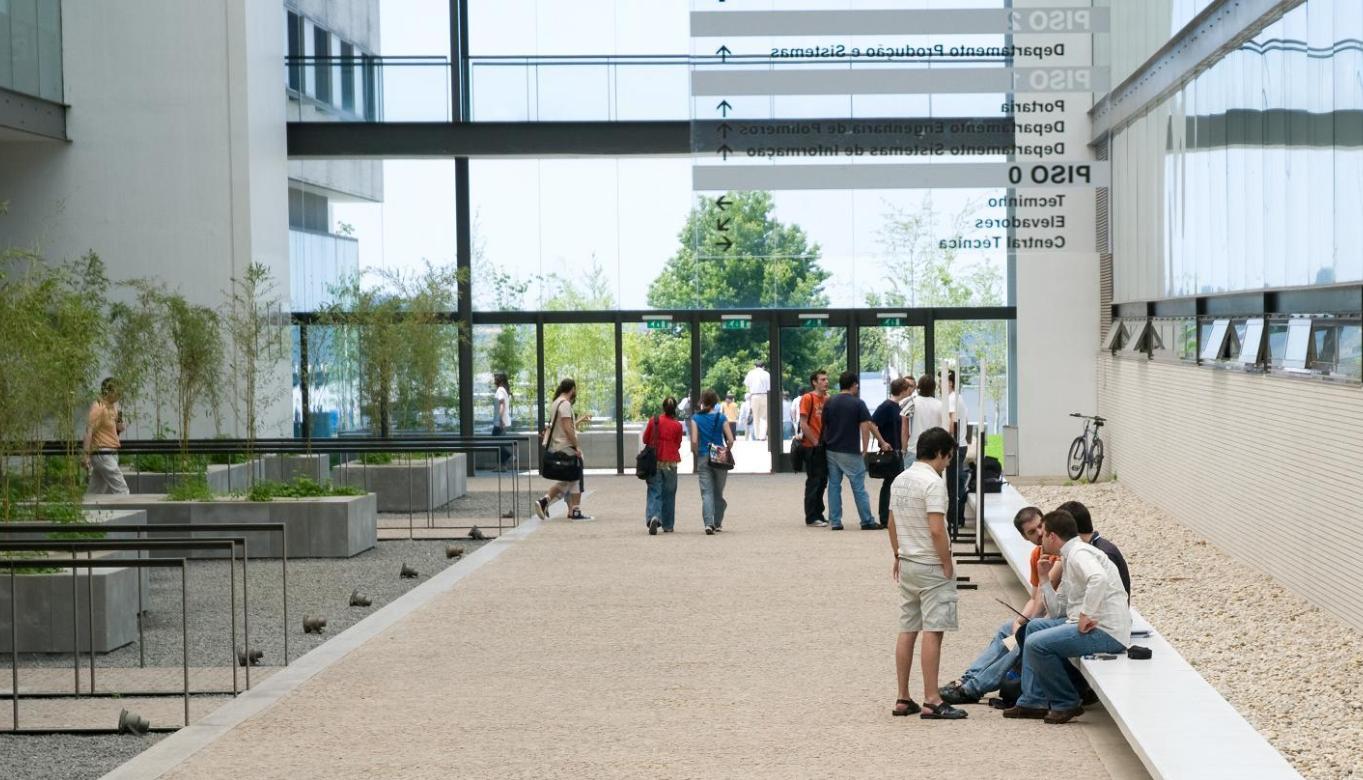 O investigador é docente no Dept. de Engenharia Civil na Escola de Engenharia da UMinho