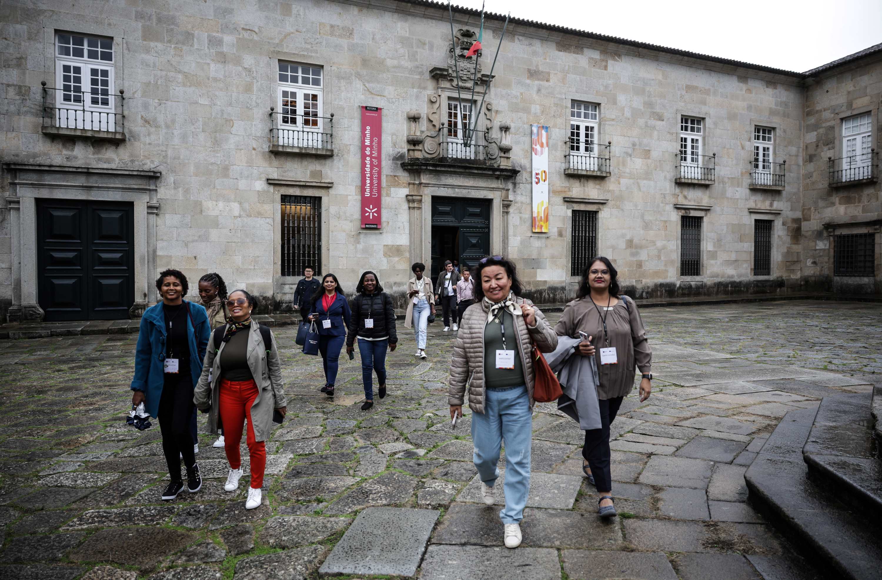 Comitiva visitou, entre outros espaços, o edifício da Reitoria da UMinho