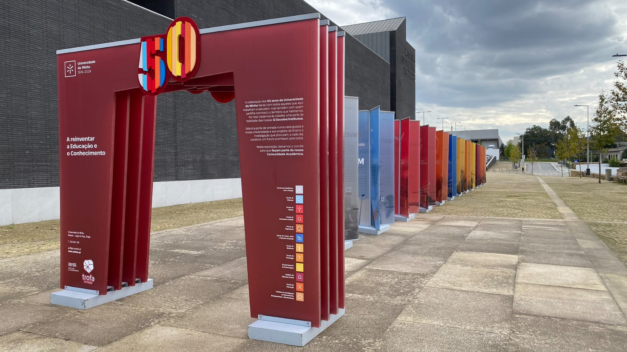 Exposição está patente na Praça do Município.