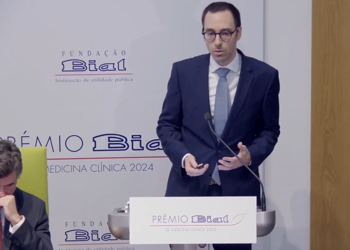 Tiago Gil Oliveira a apresentar o seu estudo premiado