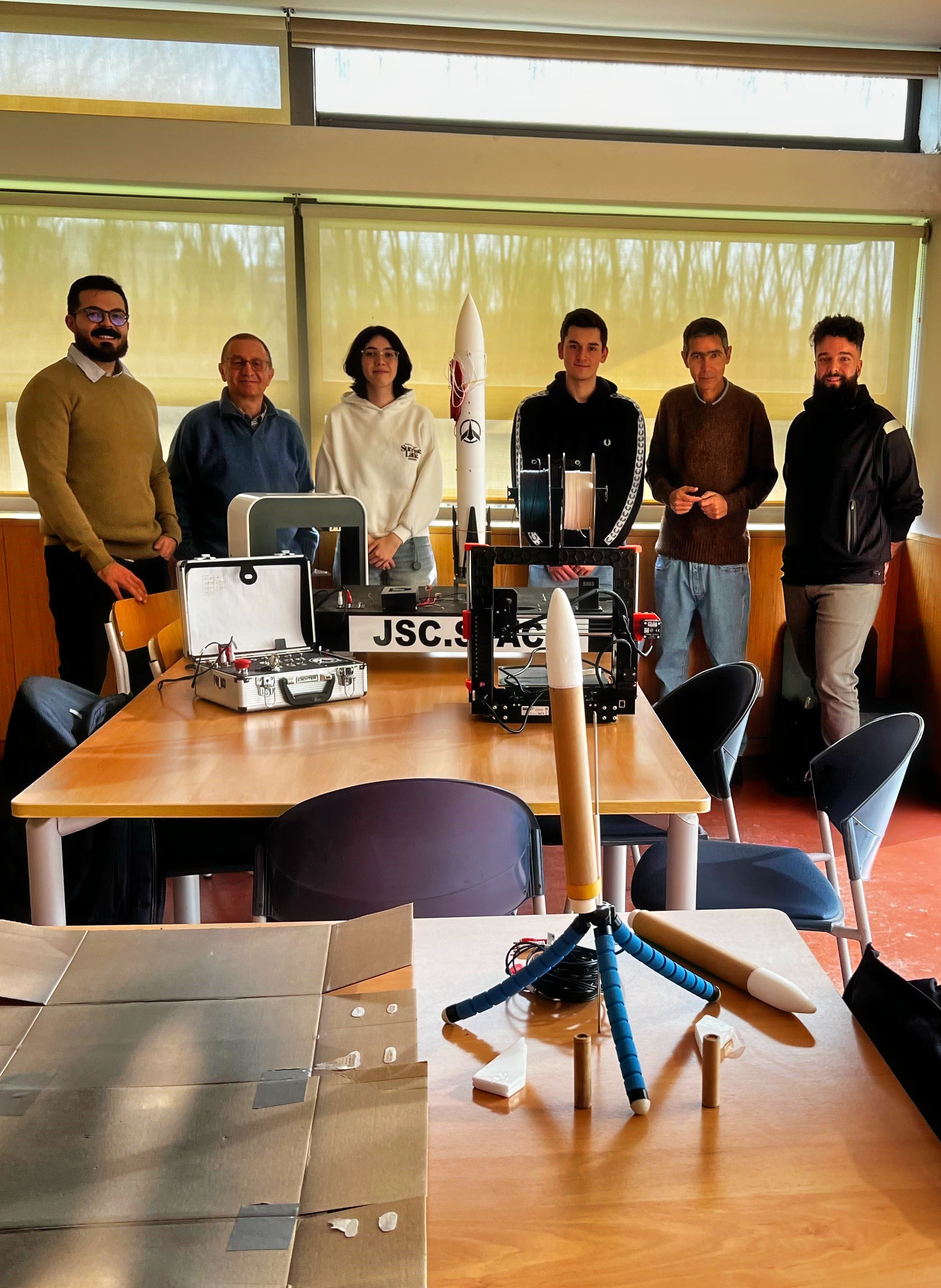 Alguns estudantes e professores do projeto (foto: ECUM)