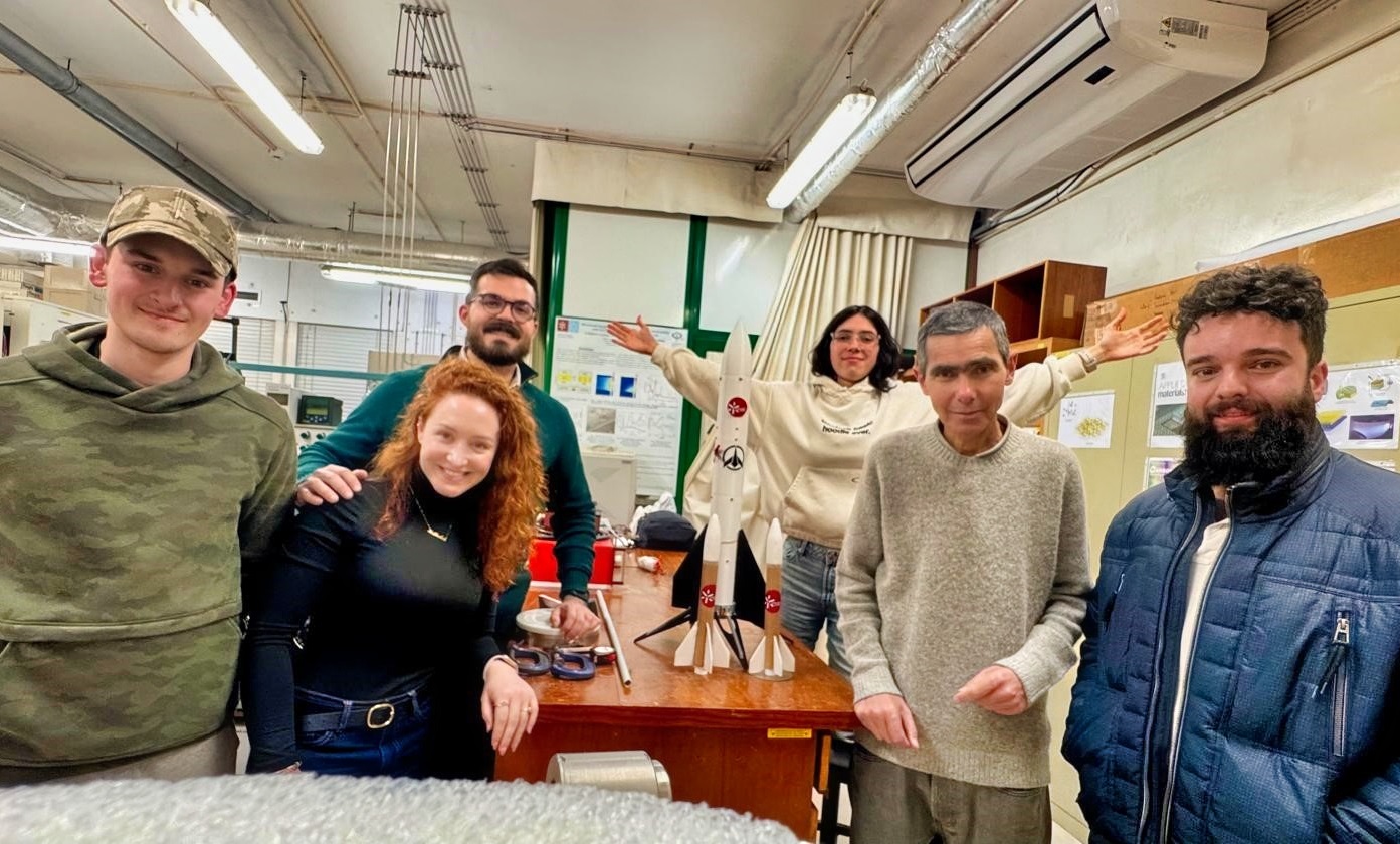 Alguns estudantes e professores do projeto (foto: ECUM)