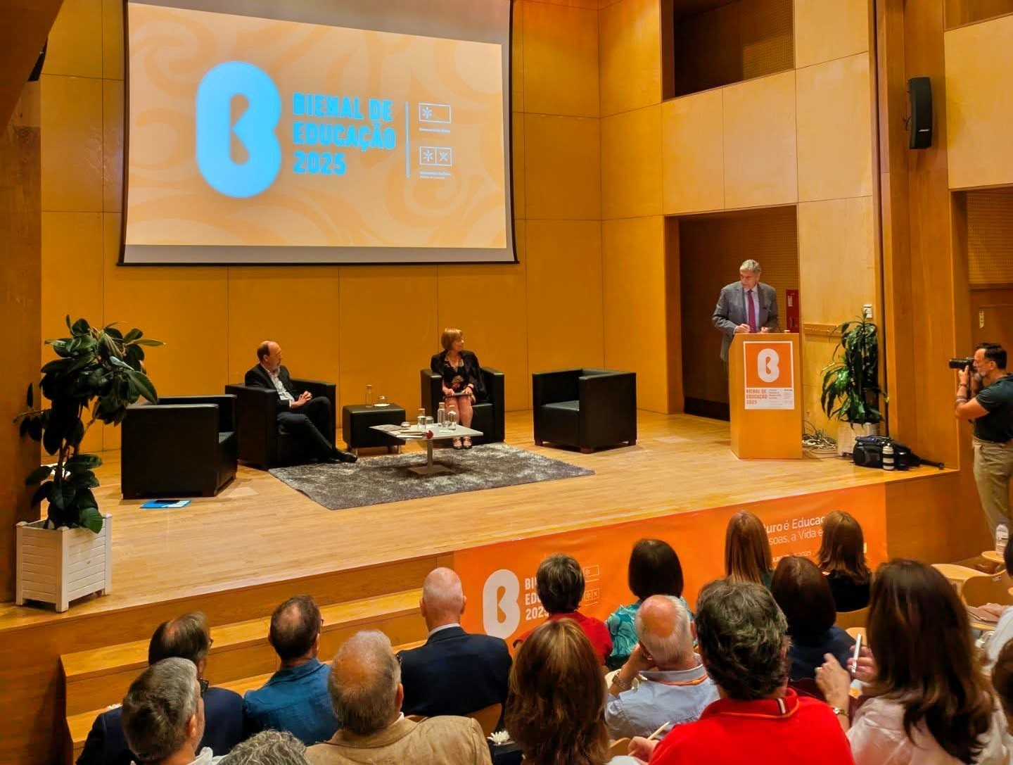 Intervenção de Laborinho Lúcio na abertura (foto: IE)