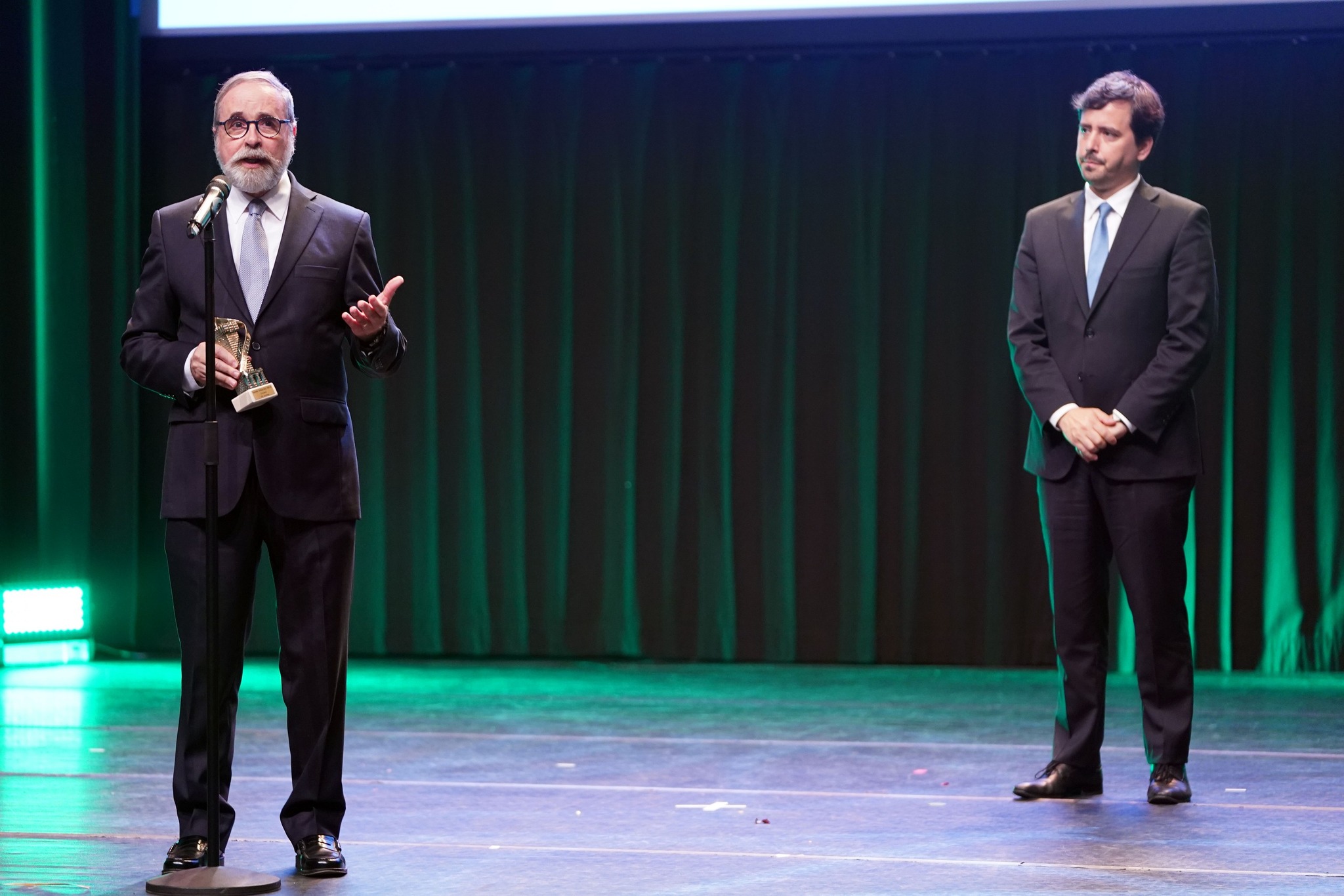 O vice-reitor João Cardoso Rosas a discursar, ladeado pelo autarca bracarense João Rodrigues (foto: CM Braga)