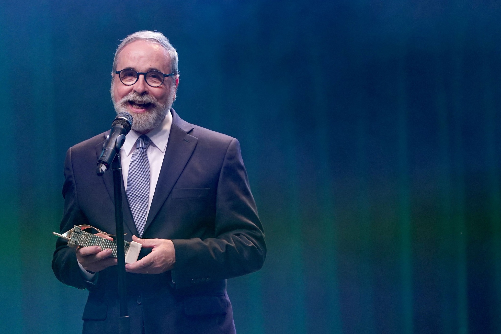 O vice-reitor João Cardoso Rosas recebeu os galardões atribuídos a duas unidades culturais da UMinho (foto: CM Braga)
