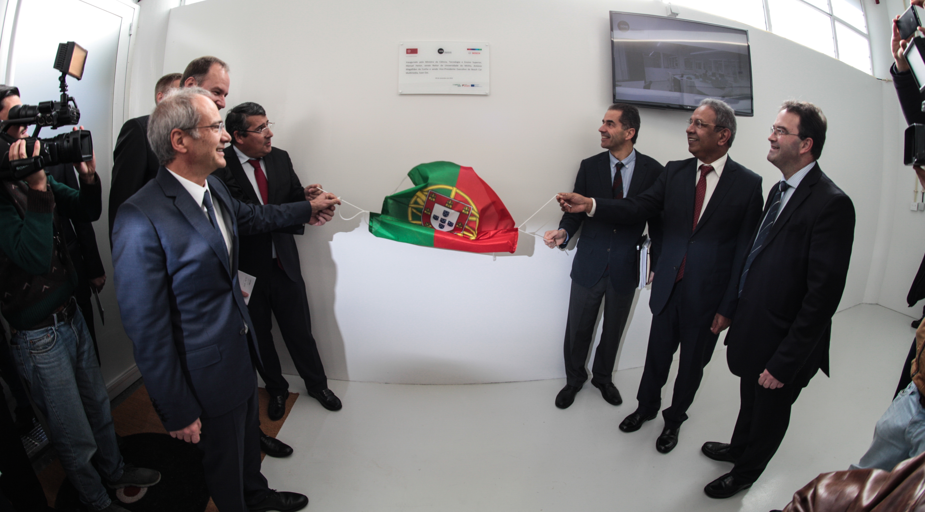 Descerramento da placa (foto de Nuno Gonçalves/UMdicas)