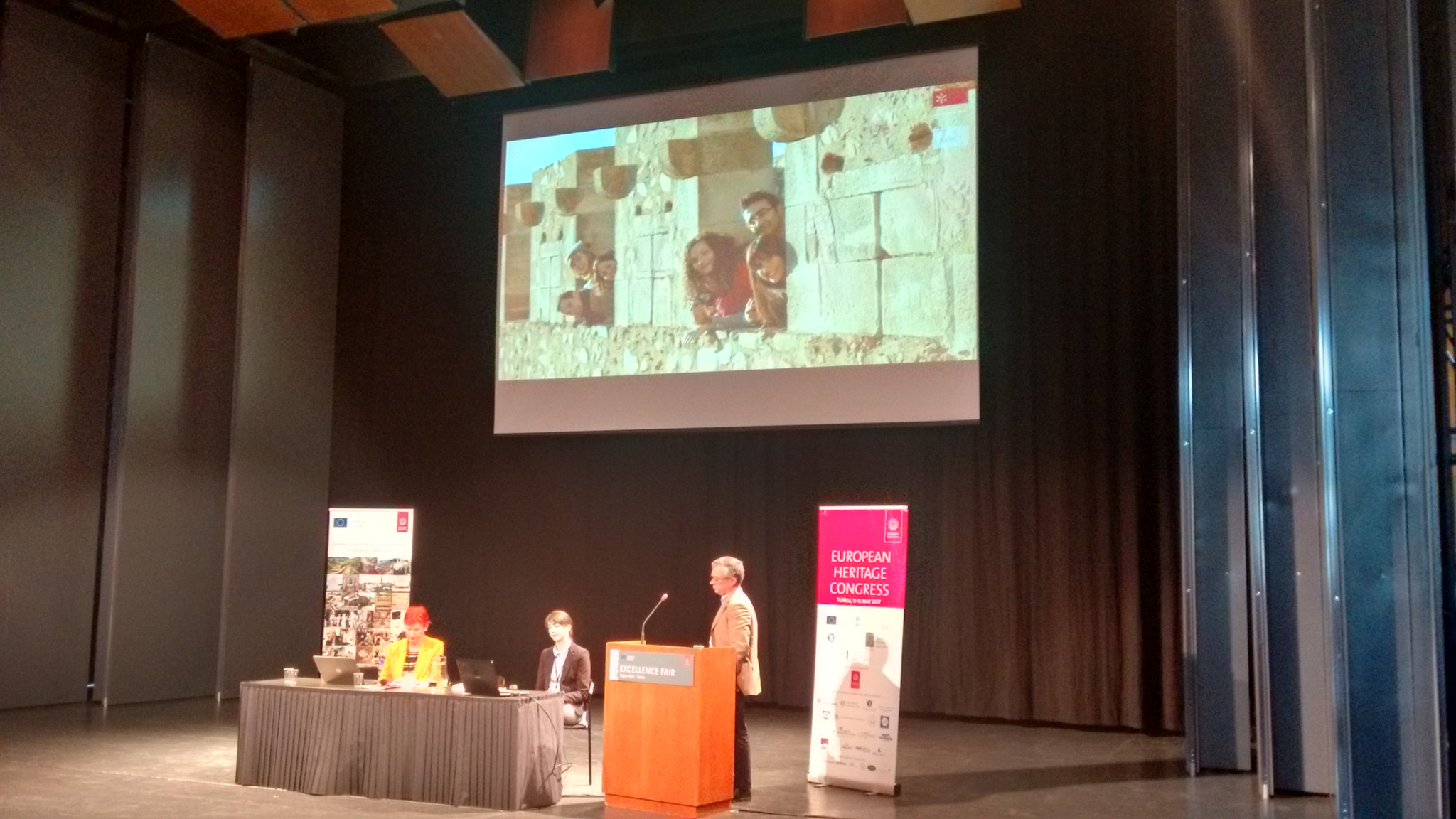 Momento da entrega do prémio a Paulo Lourenço