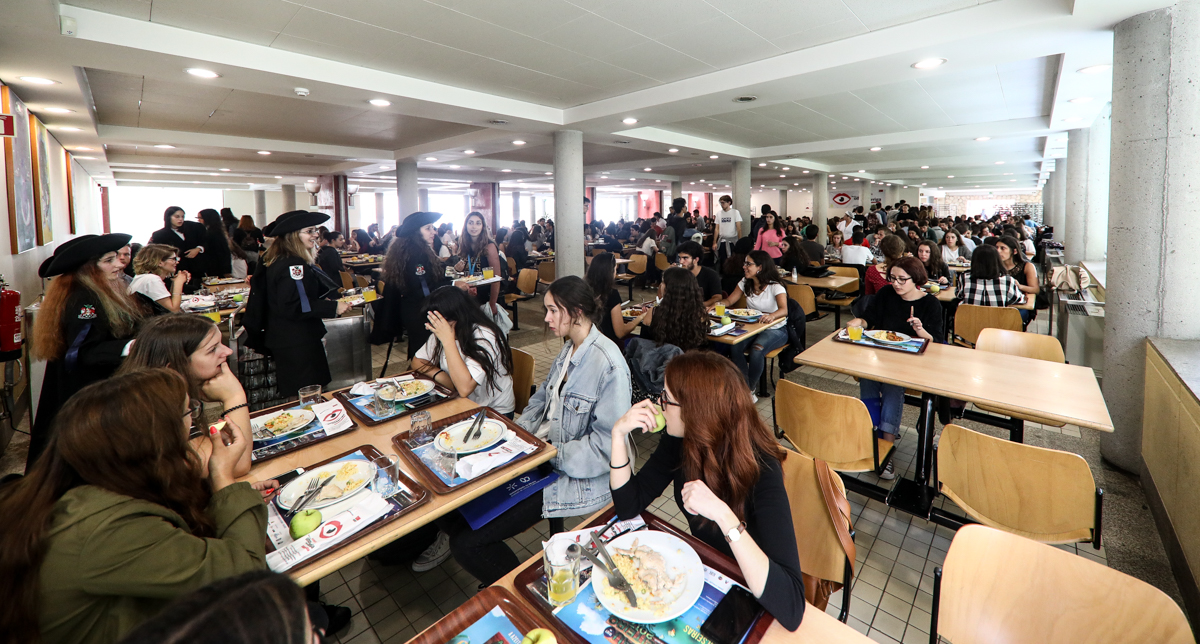 Almoço na cantina oferecido aos novos alunos (foto de Nuno Gonçalves/UMdicas)
