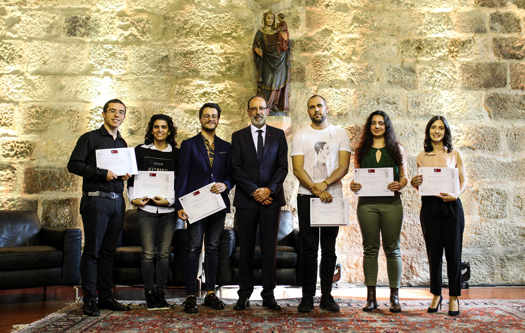 Os melhores alunos de cada ano com o reitor (foto de Nuno Gonçalves)