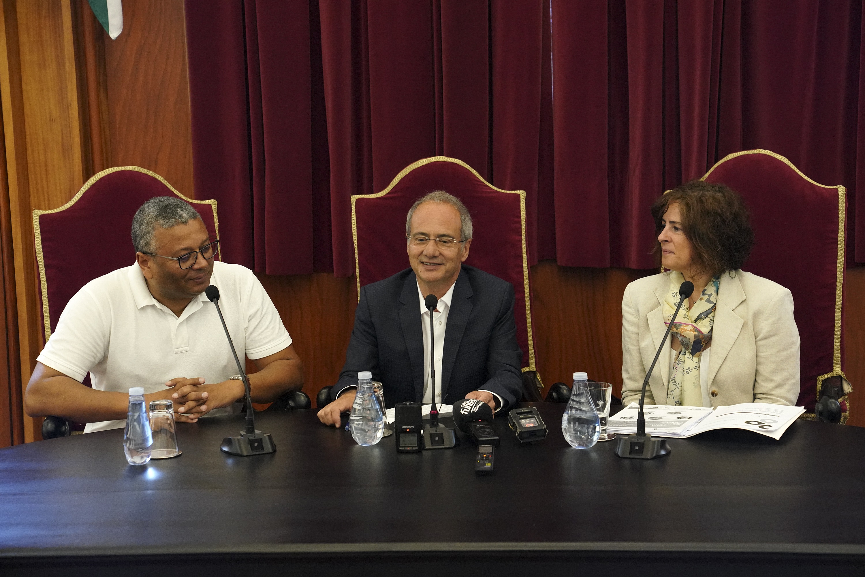 Conferência de imprensa