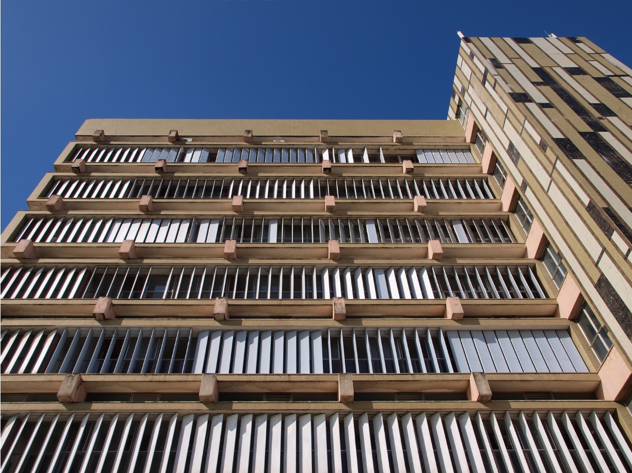 Fachada do edifício da administração (foto: Elisiário Miranda)