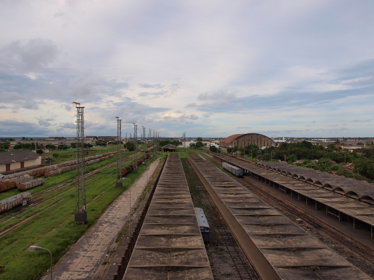 Linhas e plataformas ferroviárias (foto: Elisiário Miranda)